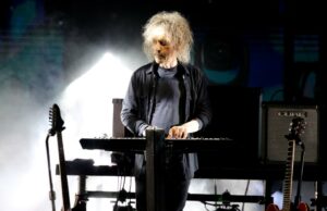 Perry Bamonte, guitarrista do Cure, morre aos 65 anos Perry Bamonte, guitarrista do Cure, morre aos 65 anos