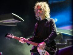 Perry Bamonte, guitarrista e tecladista do Cure, morre aos 65 anos Perry Bamonte, guitarrista e tecladista do Cure, morre aos 65 anos