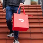 Pesadelo do DoorDash como motorista acusado de borrifar substância em alimentos