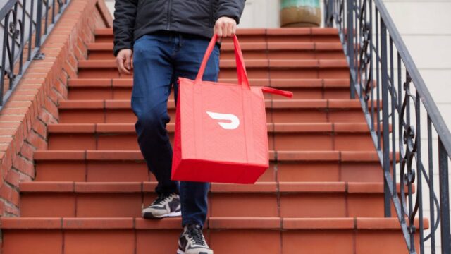Pesadelo do DoorDash como motorista acusado de borrifar substância em Pesadelo do DoorDash como motorista acusado de borrifar substância em alimentos