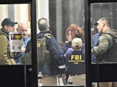 ‘Pessoa de interesse’ detida em tiroteio na Universidade de Brown, bloqueio suspenso 'Pessoa de interesse' detida em tiroteio na Universidade de Brown, bloqueio suspenso