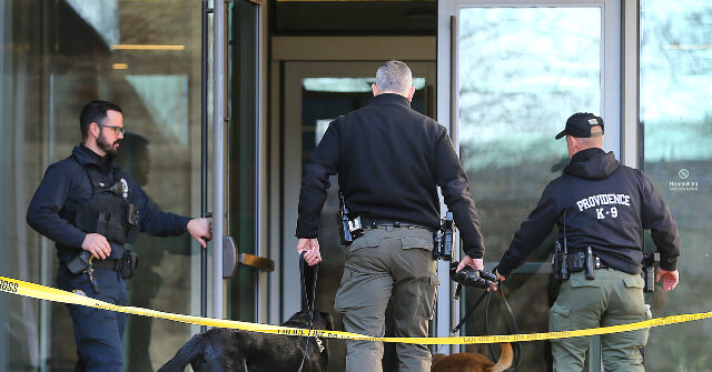 'Pessoa de interesse' identificada na investigação de tiroteio na Brown 'Pessoa de interesse' identificada na investigação de tiroteio na Brown University