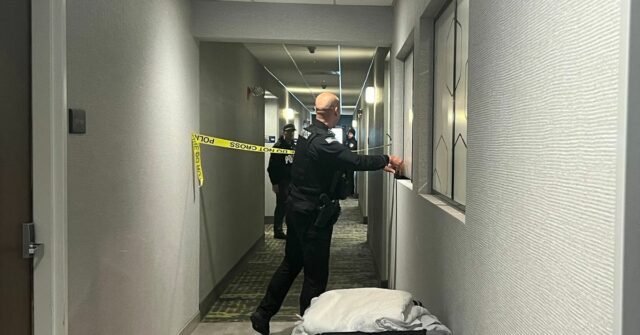 'Pessoa de interesse' presa por tiroteio mortal em universidade dos EUA
