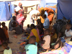 Pessoas abrigadas no campo de deslocados do Sudão dizem que “rezam pela paz” Pessoas abrigadas no campo de deslocados do Sudão dizem que “rezam pela paz”