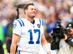 Philip Rivers ganhará mais de $ 278.000 pelos últimos quatro jogos do Colts – e obterá um benefício adicional O quarterback do Indianapolis Colts, Philip Rivers, caminha até o vestiário.