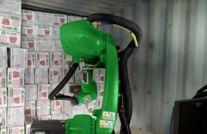 Pickle Robot adiciona veterano da Tesla como primeiro CFO Pickle Robot unloading a Container at UEC-min