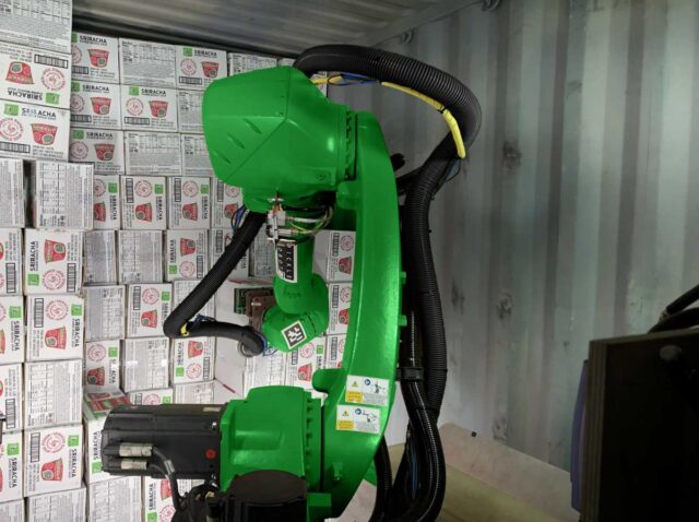 Pickle Robot adiciona veterano da Tesla como primeiro CFO Pickle Robot unloading a Container at UEC-min