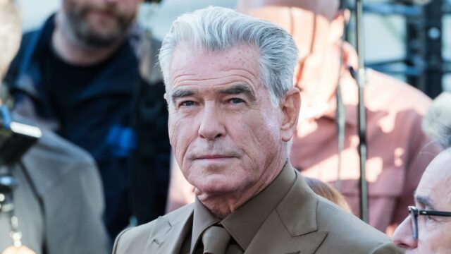 Pierce Brosnan não tem paciência com a pergunta de Natal Pierce Brosnan não tem paciência com a pergunta de Natal de James Bond: 'Eu não poderia me importar'