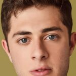 Piloto de comédia de vampiros da CBS 'Eternally Yours' lança 'Never Have I Ever', estrela Jaren Lewison