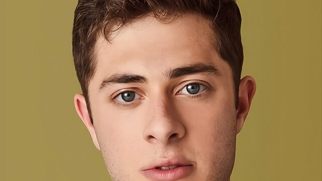 Piloto de comédia de vampiros da CBS 'Eternally Yours' lança 'Never Have I Ever', estrela Jaren Lewison
