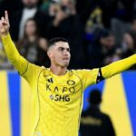 FOTO DO ARQUIVO: Futebol Futebol - Saudi Pro League - Al Nassr x Al Okhdood - Al Awwal Park, Riad, Arábia Saudita - 27 de dezembro de 2025 Cristiano Ronaldo, do Al Nassr, comemora seu terceiro gol antes de ser anulado após uma revisão do VAR REUTERS/Stringer/Foto de arquivo