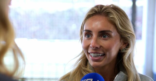 Polêmica estrela de cinema adulto insiste que visitará a Austrália Bonnie Blue afirma que só foi barrada de Bali por seis meses, em vez de 10 anos.