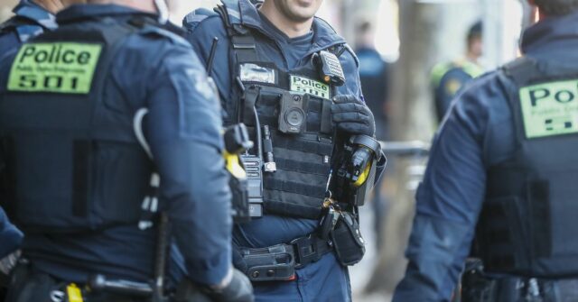 A Polícia de Victoria insiste que a medida de fazer com que alguns policiais carreguem armas semiautomáticas de longo alcance no teste do Boxing Day entre a Austrália e a Inglaterra é simplesmente uma medida de precaução, e não em resposta a uma nova ameaça potencial.