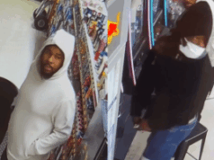 Polícia de Chesapeake busca informações sobre roubo de máquinas de jogo Polícia de Chesapeake busca informações sobre roubo de máquinas de jogos de azar. Os suspeitos na foto entraram em uma loja de conveniência no quarteirão 1000 da Fentress Road e roubaram o cofrinho das máquinas de jogo.