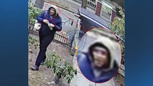 Polícia tentando identificar o segundo indivíduo visto próximo a pessoa Polícia tentando identificar o segundo indivíduo visto próximo a pessoa de interesse no tiroteio mortal na Universidade de Brown