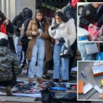 Policiais invadem mais 2 mercados falsos em Nova York - não assustando absolutamente ninguém: 'Não tenho medo'