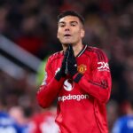 Casemiro comete falta