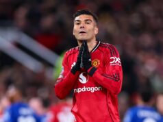 Por que Casemiro está suspenso do Man Utd x Aston Villa em novo golpe para Ruben Amorim Casemiro comete falta