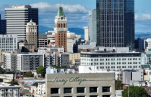 Por que Oakland em breve começará a cobrar pelo estacionamento na rua aos domingos Por que Oakland em breve começará a cobrar pelo estacionamento na rua aos domingos