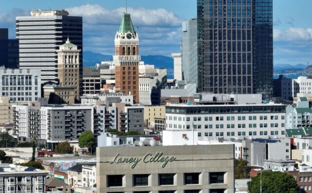 Por que Oakland em breve começará a cobrar pelo estacionamento na rua aos domingos
