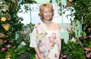 Por que Pamela Anderson quer mudar de nome? O que ela revelou GettyImages-2239347842 Por que Pamela Anderson deseja mudar de nome? O que ela revelou