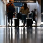 Por que Trump está exigindo recursos de mídia social dos viajantes; como vai funcionar?