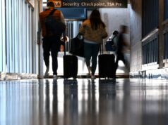 Por que Trump está exigindo recursos de mídia social dos viajantes; como vai funcionar? Por que Trump está exigindo recursos de mídia social dos viajantes; como vai funcionar?