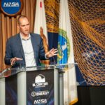 Com um chip de computador de alto desempenho fabricado pela AMD, o novo supercomputador El Capitan é o supercomputador mais rápido do mundo. Isto irá acelerar os esforços do Laboratório Nacional Lawrence Livermore em segurança nuclear, bem como os esforços em energia de fusão, investigação climática e descoberta de medicamentos. (Garry McLeod/LLNL)