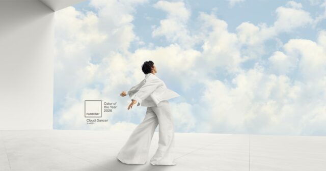 Cloud Dancer é descrito pela Pantone como um “branco ondulado e equilibrado, imbuído de uma sensação de serenidade”.