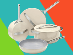 Por que este conjunto de panelas Caraway favorito do culto vale o espaço no balcão Panelas e frigideiras de cerâmica de cor creme com alças e tampas prateadas brilhantes.