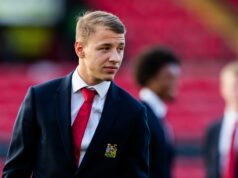 Por que o favorito de Darren Fletcher não estava envolvido na seleção do Man Utd para a FA Youth Cup contra Peterborough Amir Ibragimov comemora apontando para o céu para o Manchester United.