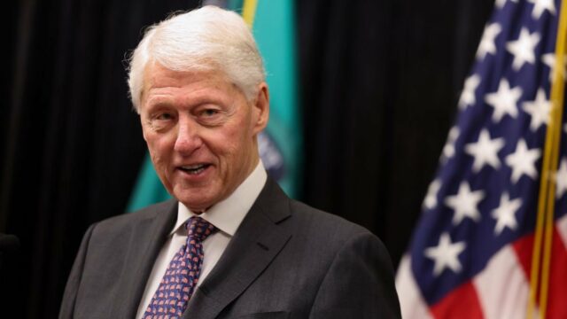 Porta-voz de Bill Clinton pede divulgação completa dos arquivos de Epstein e afirma que o ex-presidente não precisa de “proteção”

