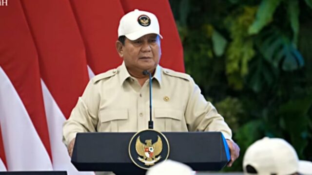 Prabowo não aceita ser chamado de 'Rambo Podium' em relação Prabowo não aceita ser chamado de 'Rambo Podium' em relação à aplicação da lei, insiste que não discrimina