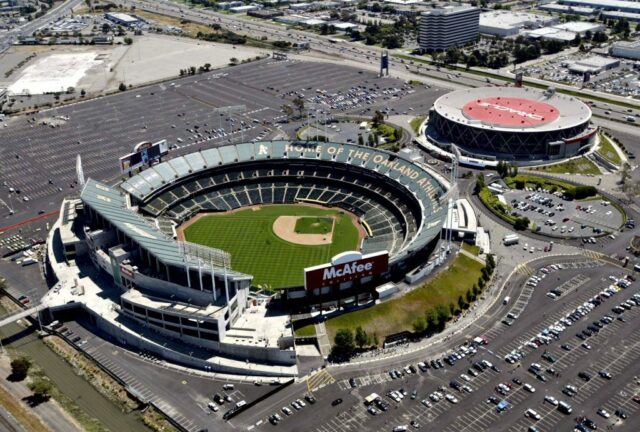 Ray Bobbitt, fundador do African American Sports and Entertainment Group, é fotografado na ponte BART antes do jogo da MLB no Coliseum em Oakland, Califórnia, na quinta-feira, 26 de setembro de 2024. (Jose Carlos Fajardo/Bay Area News Group)