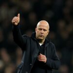 Premier League 2025-26: Slot vê sinais de melhora do Liverpool na complicada vitória do Tottenham, mas lamenta a lesão de Isak