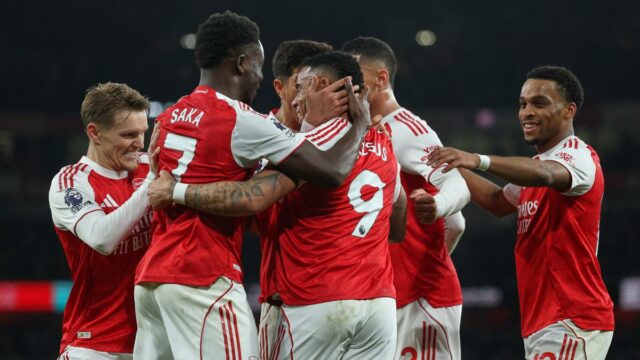 Premier League: Dois gols contra poupam o rubor do Arsenal na vitória sobre o Wolverhampton Wanderers por 2 a 1
