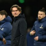 Premier League: Frank defende Van de Ven, do Tottenham, após ataque a Isak