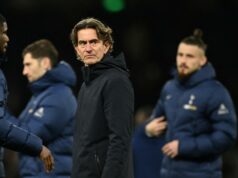 Premier League: Frank defende Van de Ven, do Tottenham, após ataque a Isak Premier League: Frank defende Van de Ven, do Tottenham, após ataque a Isak
