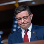 A deputada Elise Stefanik, RN.Y., questiona o painel de testemunhas durante uma audiência do Comitê de Educação e Força de Trabalho da Câmara sobre