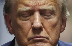 Presidente delirante entra em farra maníaca de postagens A secretária de imprensa da Casa Branca, Karoline Leavitt, fala durante uma coletiva de imprensa na Casa Branca, segunda-feira, 1º de dezembro de 2025, em Washington. (Foto AP/Evan Vucci)