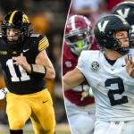 O quarterback do Iowa Hawkeyes, Mark Gronowski (11), luta por jardas.