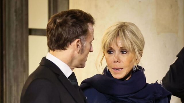 Primeira-dama francesa flagrada em vídeo insultando manifestantes feministas Brigitte e Emmanuel Macron no Museu Britânico em Londres no início deste ano.