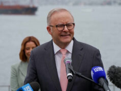 Primeiro-ministro australiano e ativista de 12 anos acolhem proibição de mídia social Primeiro-ministro australiano e ativista de 12 anos acolhem proibição de mídia social