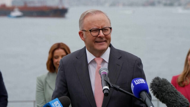 Primeiro-ministro australiano e ativista de 12 anos acolhem proibição de mídia social
