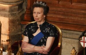 Princesa Anne usa sua tiara de diamante favorita em um banquete estadual Retrato do 75º aniversário da princesa Anne apresenta a primeira reforma da realeza em 50 anos