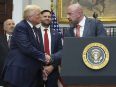 Principais shills oficiais da WWE para Trump dias depois que outra lenda revidou Foto de: John Nacion/STAR MAX/IPx 2020 18/02/20 Mick Foley na exibição de Nova York de
