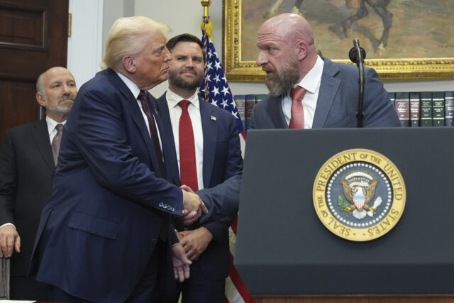 Principais shills oficiais da WWE para Trump dias depois que Foto de: John Nacion/STAR MAX/IPx 2020 18/02/20 Mick Foley na exibição de Nova York de