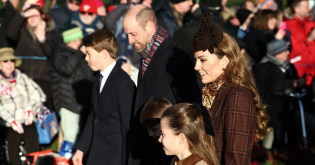 Príncipe William, Kate e crianças participam da missa de Natal da família real
