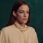 Processo afirma que Riley Keough é pai biológico do filho mais novo de John Travolta e Kelly Preston