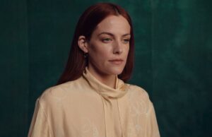 Processo afirma que Riley Keough é pai biológico do filho mais novo de John Travolta e Kelly Preston Processo afirma que Riley Keough é pai biológico do filho mais novo de John Travolta e Kelly Preston